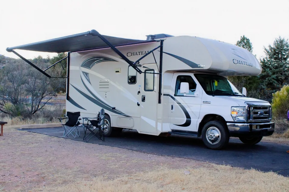 Chaise 's Thor Motor Coach Chateau 22b Class C à Goodyear, Arizona