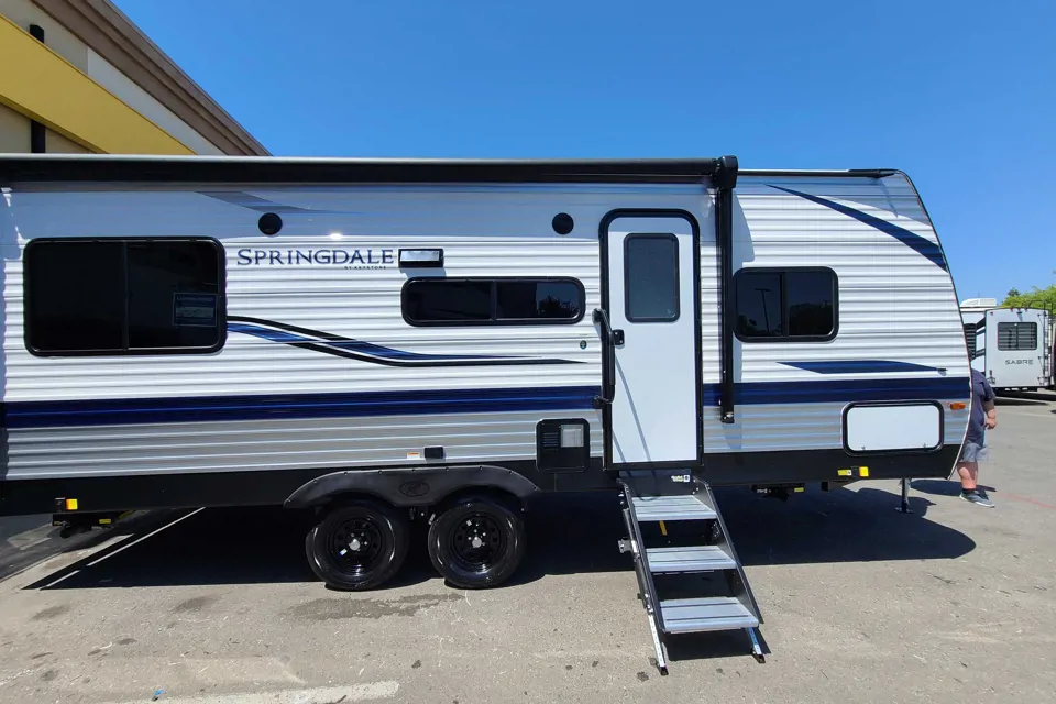 Kevin's Keystone Springdale 222RDWE Travel Trailer à Fairfield, California