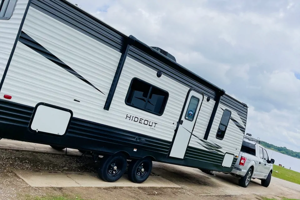 Walter's Keystone Hideout Travel Trailer in Fort-Hood, Texas