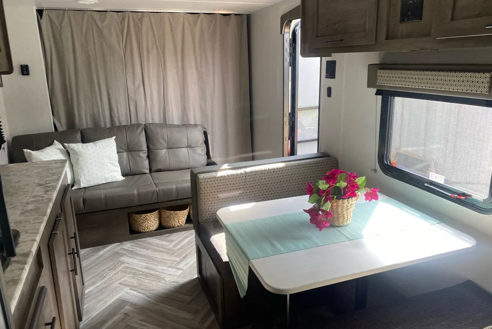 "Evo" Family-friendly Bunk Farmhouse, sleeps 6-8 in Fallbrook, California