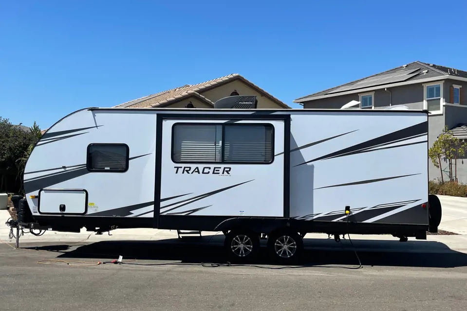 Raymond's Prime Time 24DBS Travel Trailer à Elk-Grove, California