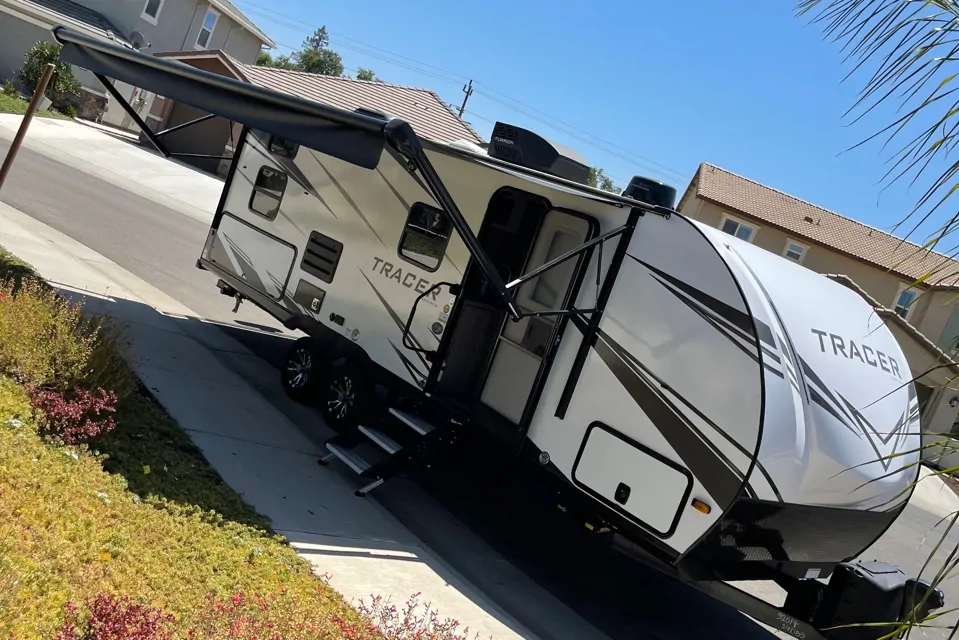 Raymond's Prime Time 24DBS Travel Trailer in Elk-Grove, California