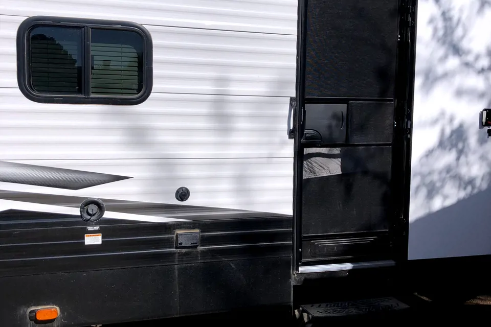 Mike's Keystone keystone hideout 29DFS Travel Trailer in Bakersfield, California