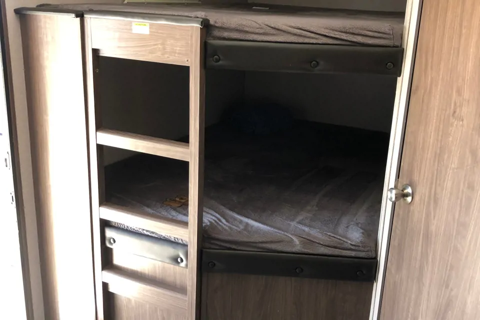 Mike's Keystone keystone hideout 29DFS Travel Trailer in Bakersfield, California