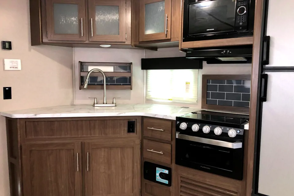 Mike's Keystone keystone hideout 29DFS Travel Trailer in Bakersfield, California