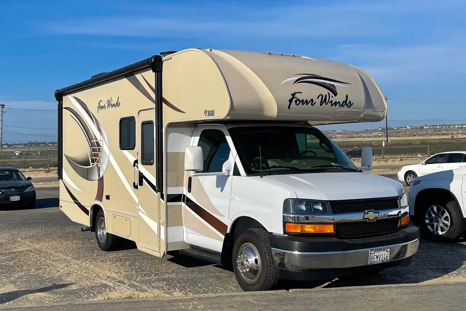 Jonathan 's Thor Four winds Class C in Monterey-Park, California