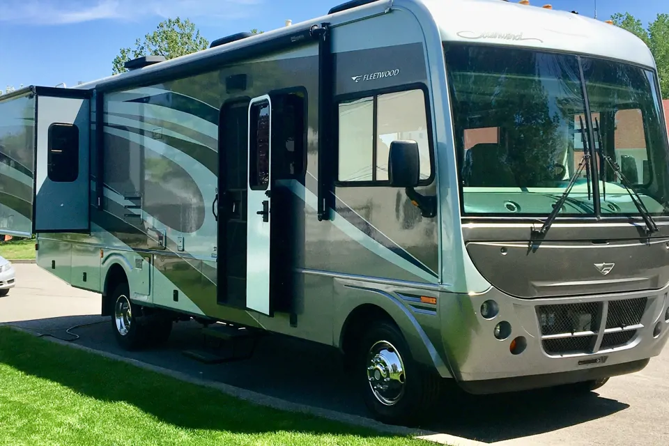 2005 Fleetwood Southwind 