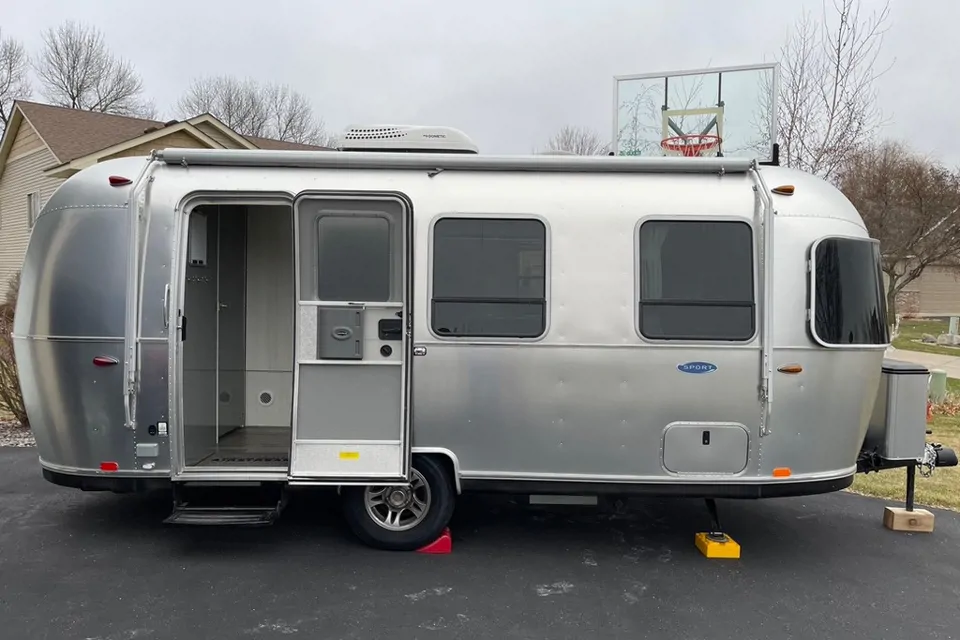 Airstream Sport 22FB Travel Trailer in Sullivan, Wisconsin