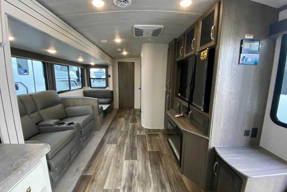 Marvel’s Cougar Cougar Eastern 26RKS Travel Trailer in Evansville, Wyoming