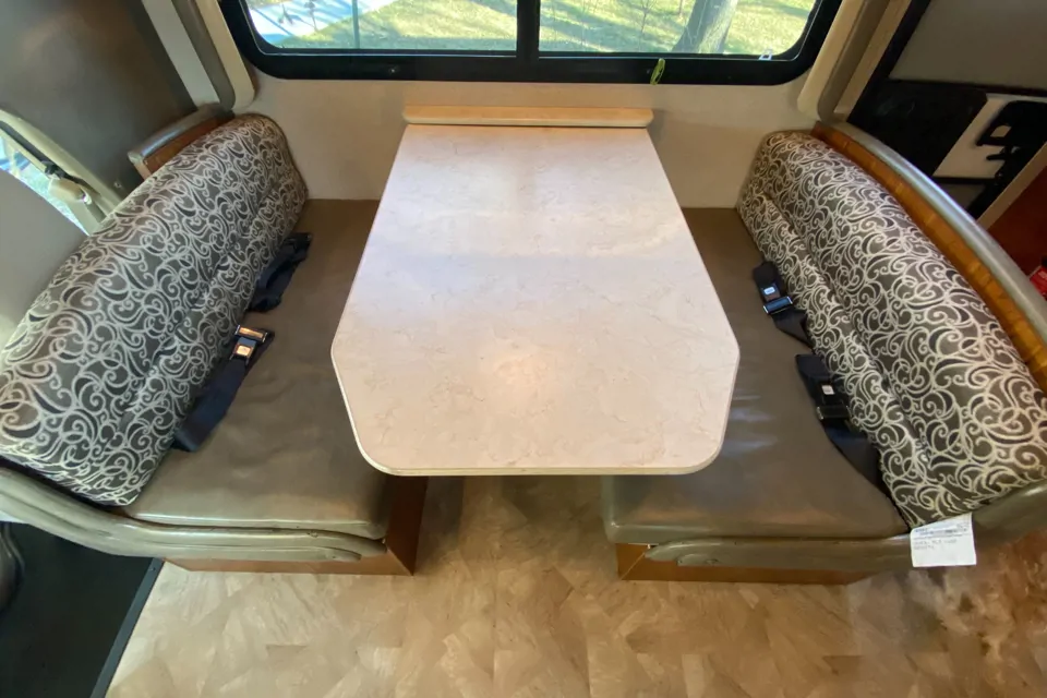 Family Friendly RV Sleeps up to 10 in South-Jordan, Utah