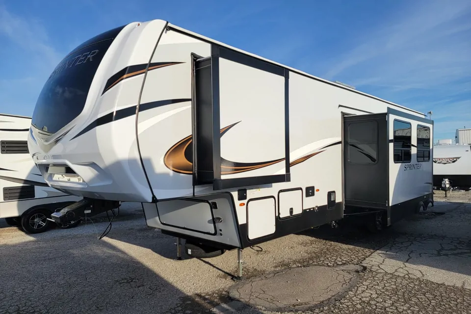 Z RV Adventures “ZOE” in Port-Jefferson-Station, New York