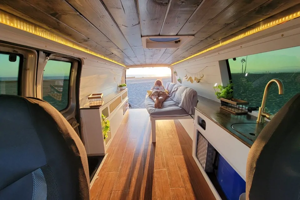 2002 Ford  E 350 Econoline