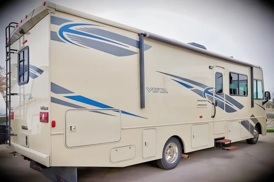 Conor's Winnebago Vista Class A in Canton, Michigan
