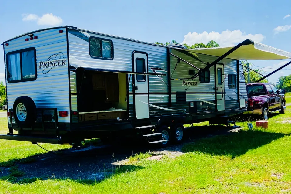 Janet's Heartland Pioneer Travel Trailer in Osteen, Florida