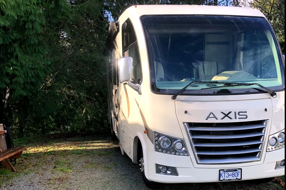 2018 Thor Motor Coach Axis