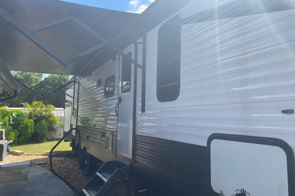 Amazing Keystone Hideout Travel Trailer in Naples, Florida