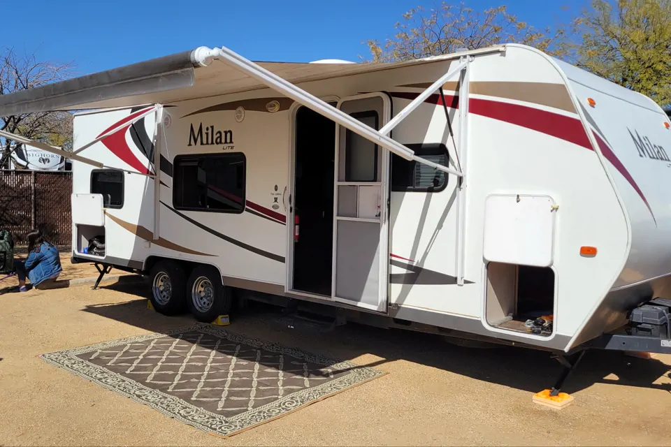 Edna the Big Family RV Travel Trailer w/Generator in Glendale, Arizona