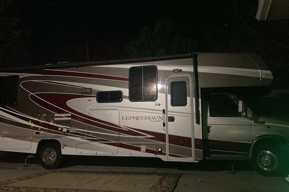 Robert's Coachman Leprechaun Class C à Trophy-Club, Texas