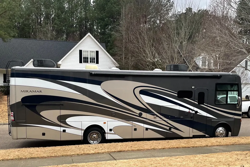 Michael's Thor Motor Coach Miramar 34.2 Class A à Wake-Forest, North Carolina