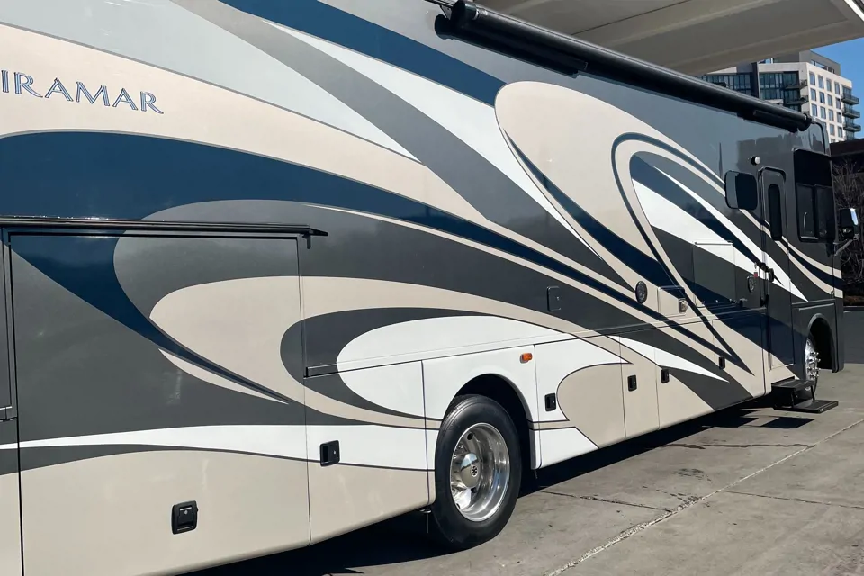 Michael's Thor Motor Coach Miramar 34.2 Class A à Wake-Forest, North Carolina