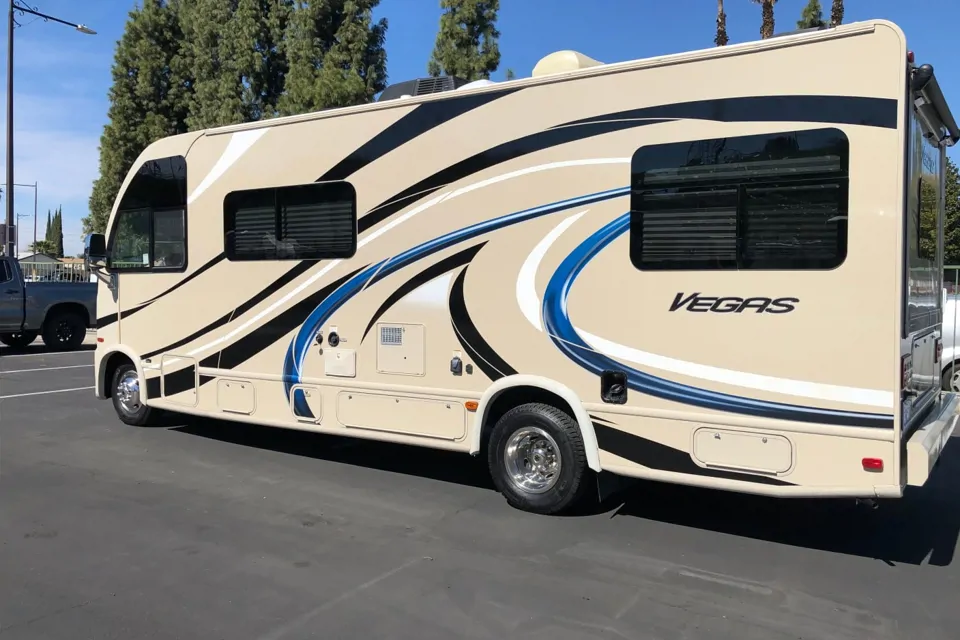 Memory Builder Thor Motor Coach Vegas Class A 25.2 in Fontana, California