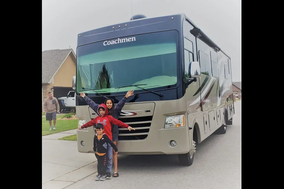 Madeline's Coachmen Mirada Class A in Yukon, Oklahoma