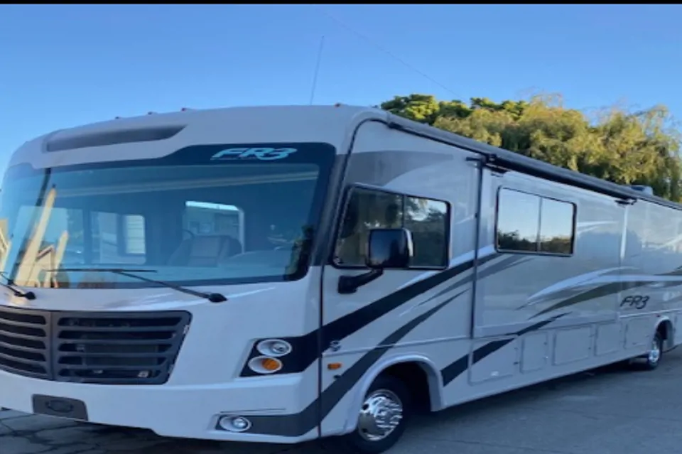 Prince Manor on wheels! who is ready for a road trip? à El-Segundo, California