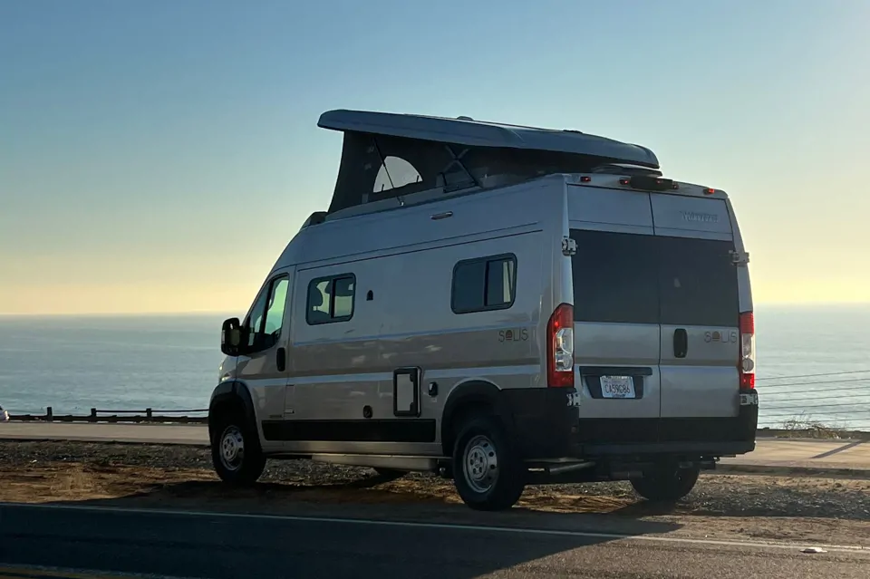 “Magnolia” 2022 Winnebago Solis 59P Class B à San-Marcos, California