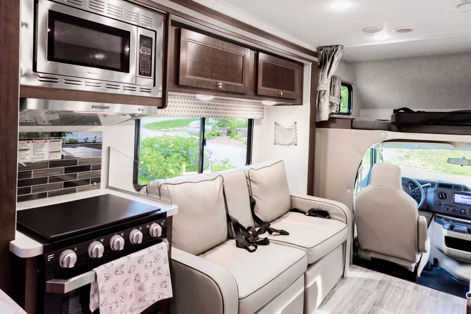 Forest River Sunseeker 2860DS in Haverhill, Massachusetts