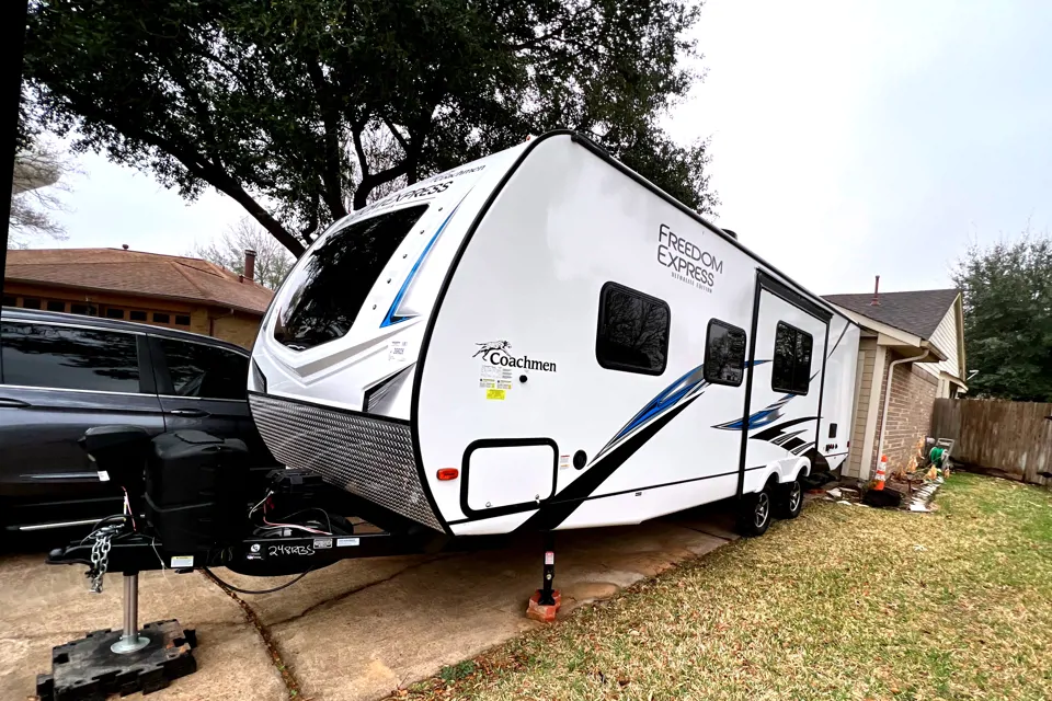 Marco's Coachmen Freedom Express Ultralite edition Travel Trailer in Sugar-Land, Texas