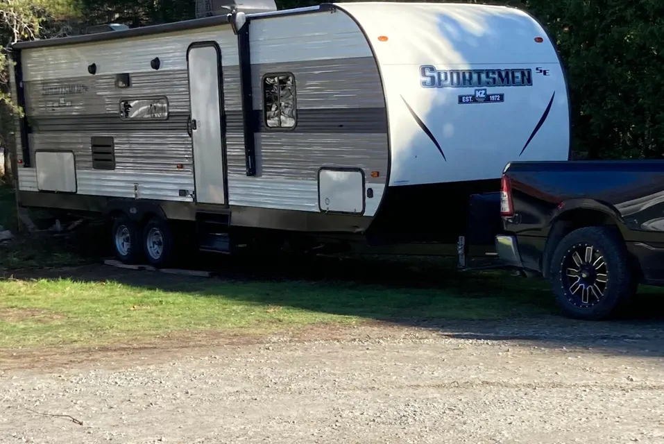 Adam's Sportsmen KZ Travel Trailer à Sainte-Cecile-de-Masham, Quebec