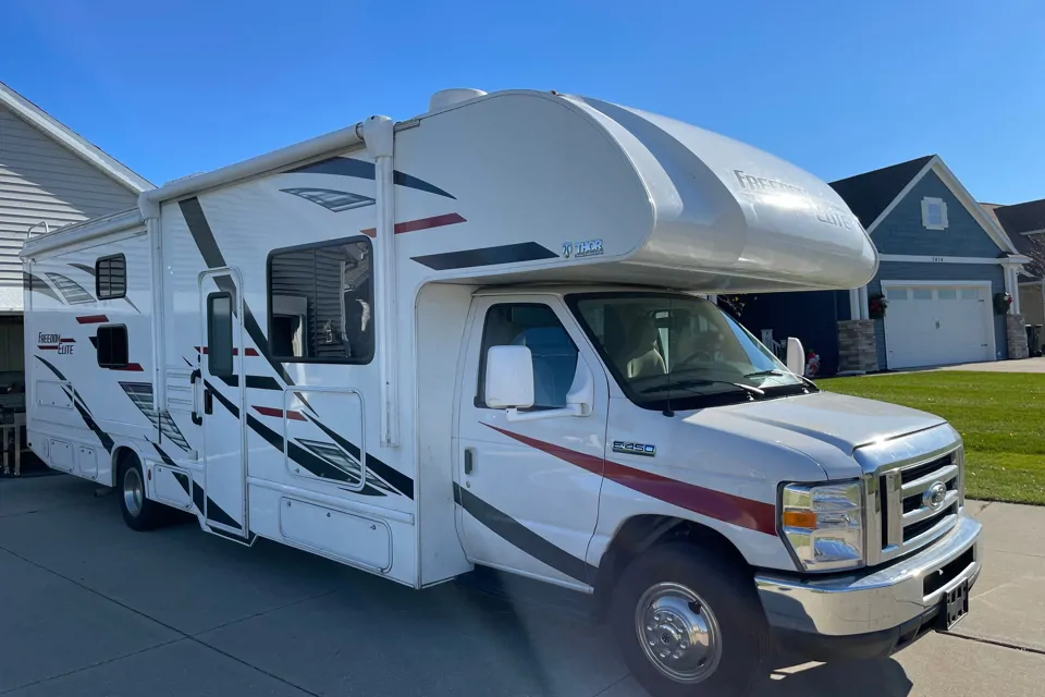 AmeriGO's Thor Motor Coach FREEDOM ELITE 31BH Class C à Grand-Rapids, Michigan