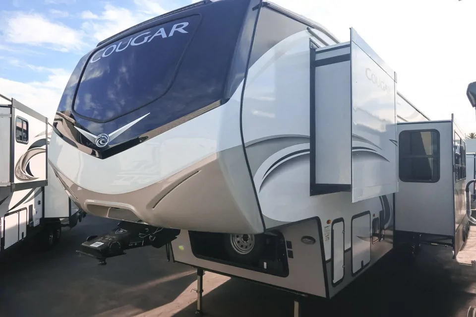 Burgett’s Keystone Cougar Fifth Wheel à Spanish-Fort, Alabama