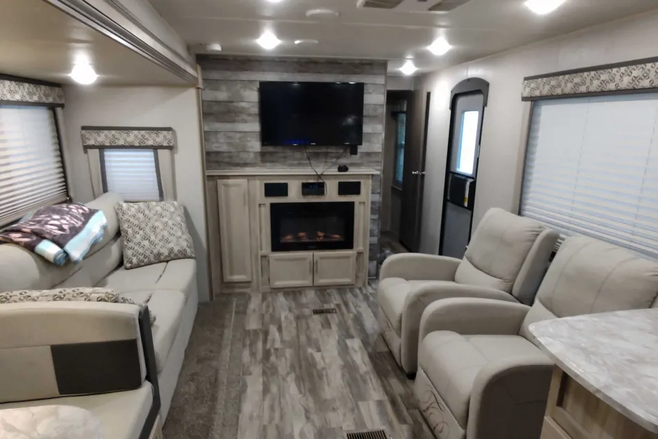 Coachman Catalina Travel Trailer in Knoxville, Tennessee