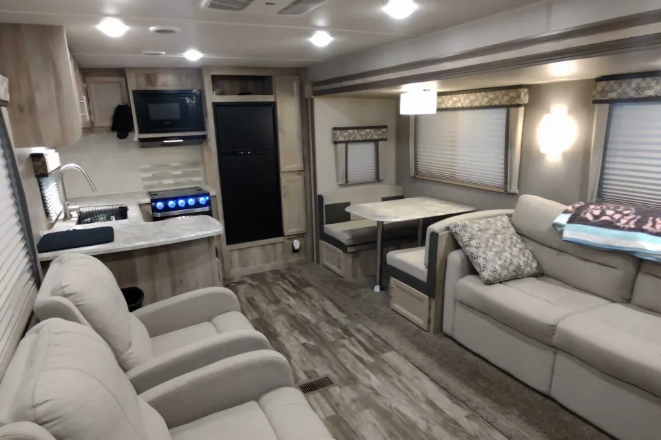 Coachman Catalina Travel Trailer in Knoxville, Tennessee