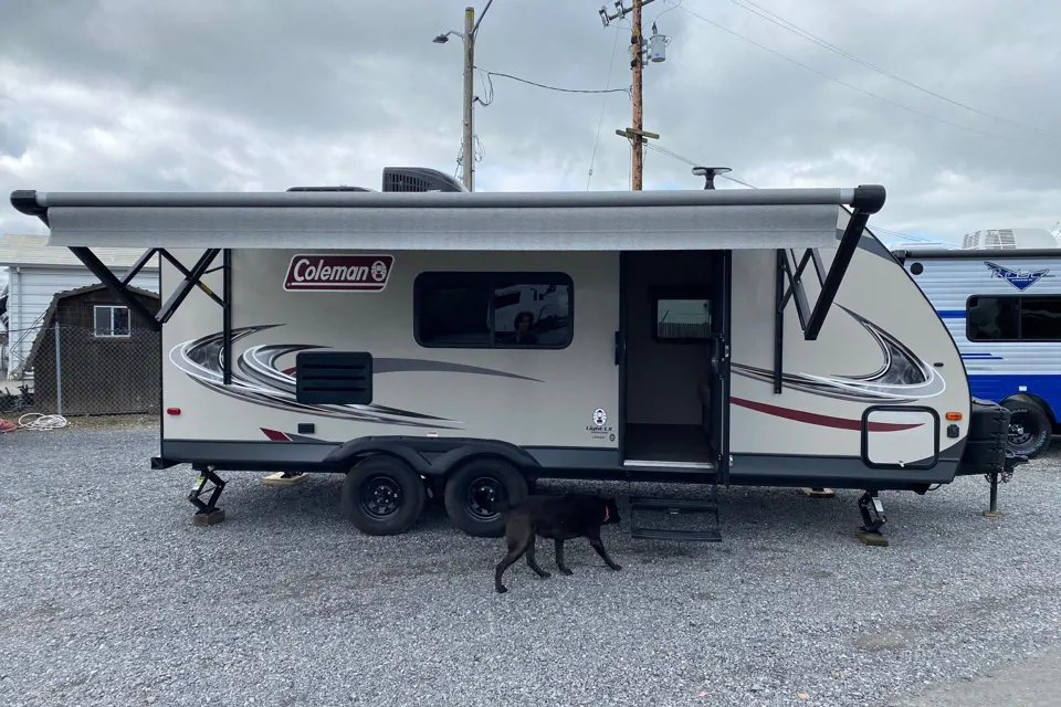 2018 Coleman 1925 bunkhouse 