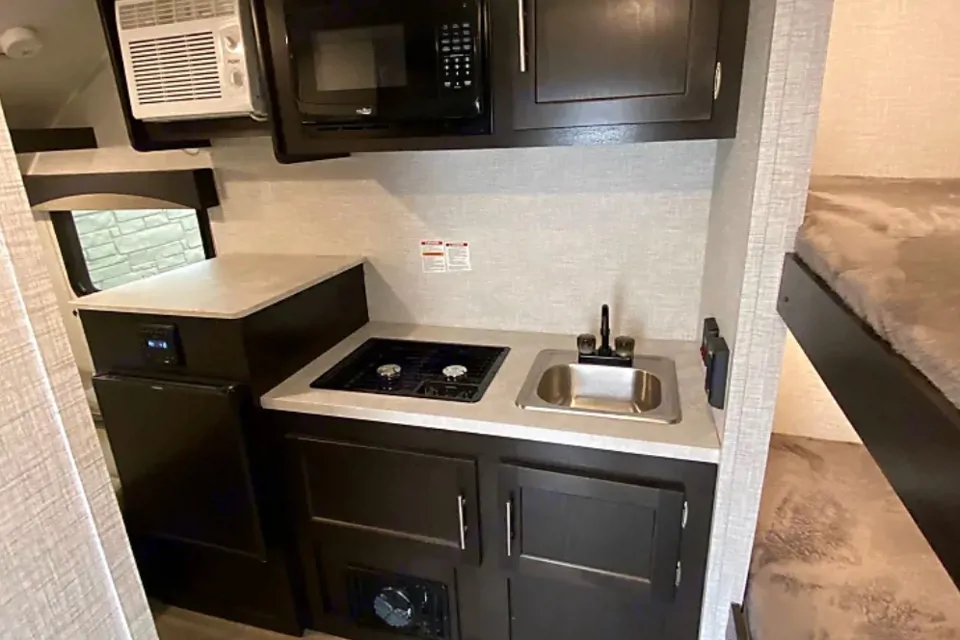 Braxton Bushwacker 17BH Micro Trailer, Sleeps 4!  à Whitby, Ontario