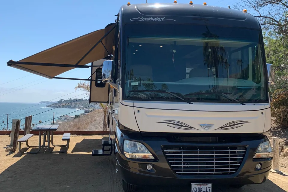Luxury Fleetwood SouthWind Class A in Los-Angeles, California