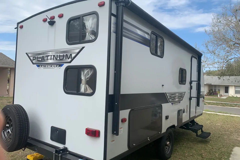 Florida’s Easy Breezy Travel Trailer in Brandon, Florida