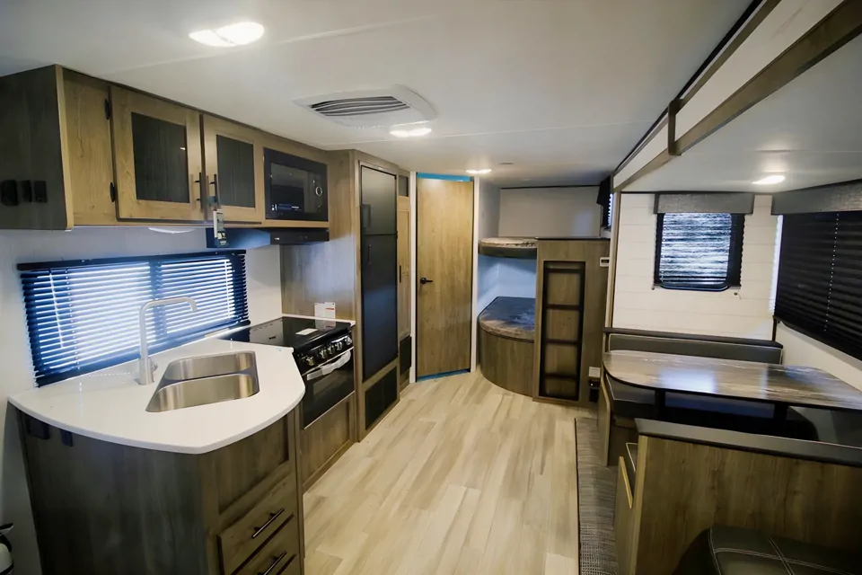 Heartland Pioneer Bh270 Travel Trailer in Cathedral-City, California