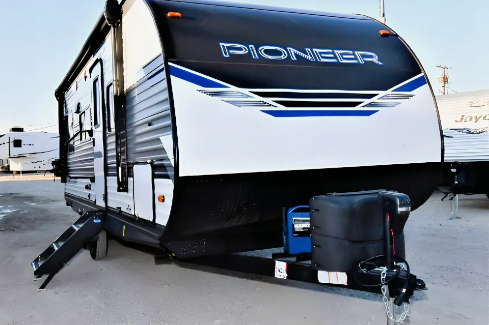 Heartland Pioneer Bh270 Travel Trailer in Cathedral-City, California