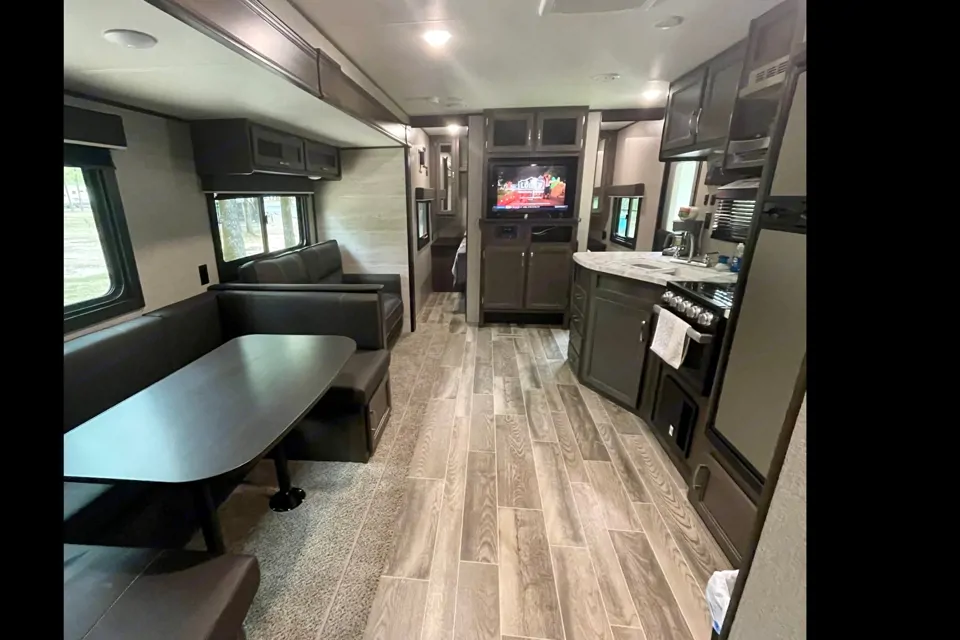 Dual Air Conditioners! Spacious 2021 Jayco Jay Flight. Delivery available. in Tampa, Florida