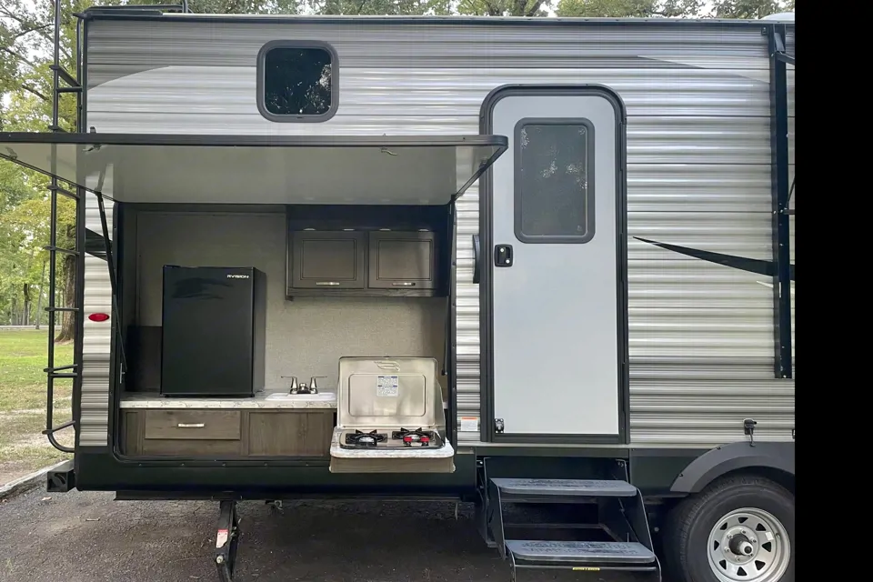 Dual Air Conditioners! Spacious 2021 Jayco Jay Flight. Delivery available. in Tampa, Florida