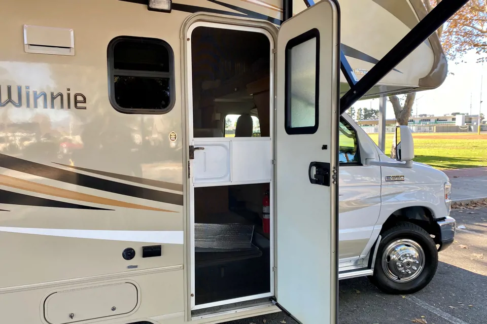 Beautiful Winnebago Minni Winnie Class C à South-El-Monte, California