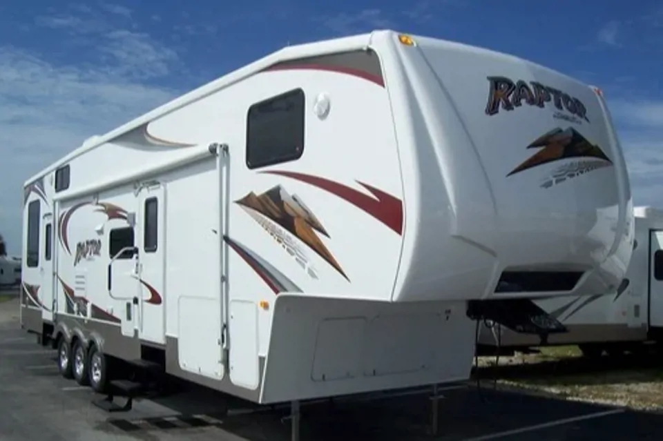 Emily's Keystone Raptor Fifth Wheel in Harpers-Ferry, West Virginia
