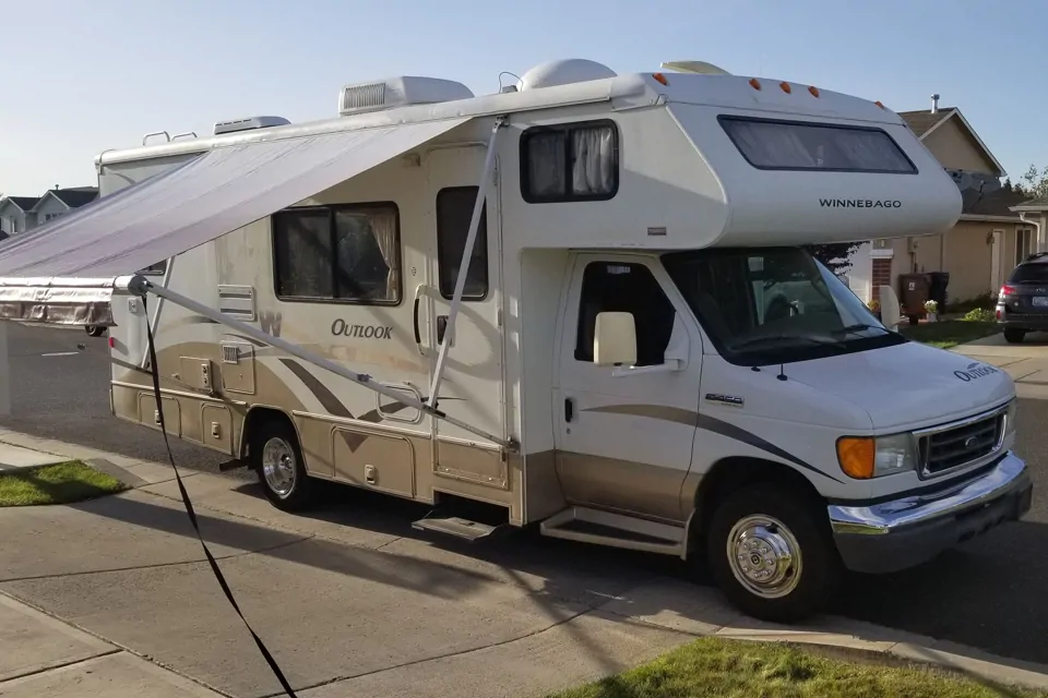 2006 Winnebago Outlook 25f