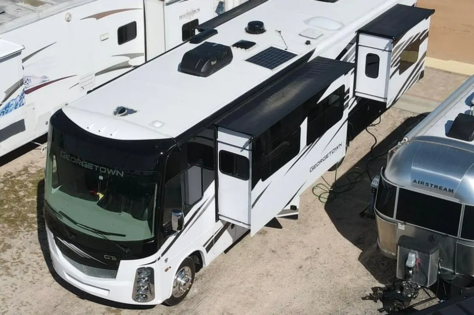 Miguel Angel's 2022 Georgetown GT5 36B5 Class A in Medley, Florida