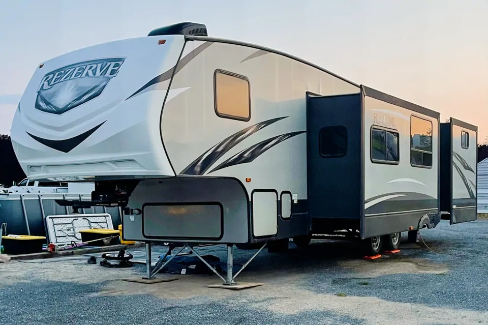 Steve & Candis Rezerve Fifth Wheel Bunkhouse à Grantsville, Utah