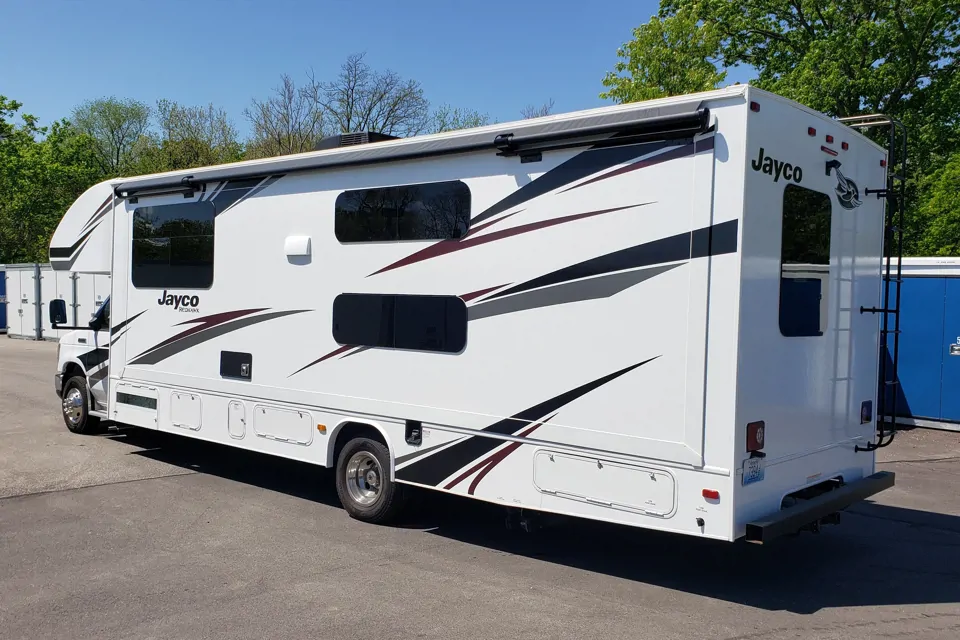 "Adventure Seeker" Sleeps Up to 10.  125 Miles Included! in Covington, Kentucky