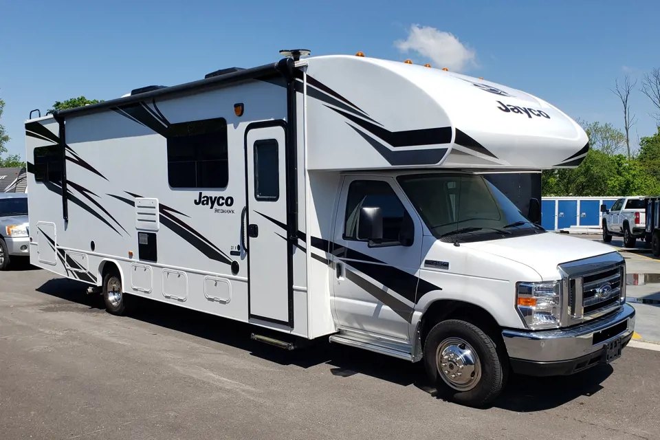 "Adventure Seeker" Sleeps Up to 10.  125 Miles Included! in Covington, Kentucky